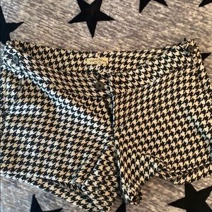Adorable Houndstooth shorts
